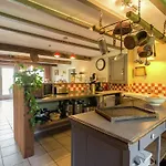 Bievre Forest-edge Retreat بيت للعطل