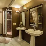 Bievre Forest-edge Retreat بيت للعطل