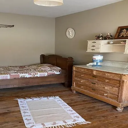 Spacious Cottage With Backyard And Large Garden *